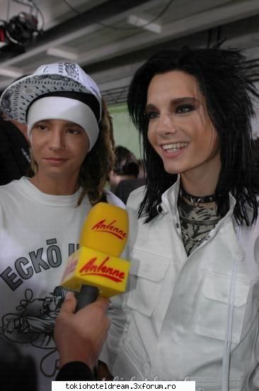 aici sunt la un interviu :dinti: poze twins