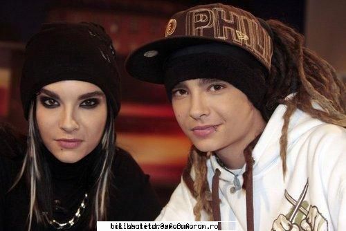 off ce mumosi poze twins