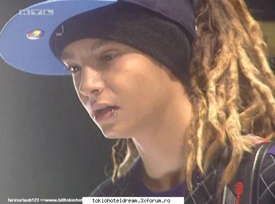 :rotfl:  :rotfl:  :rotfl: 

b: tom canta la chitara 
t:....o vezi pe fata aia?
b: nu...tu canta si